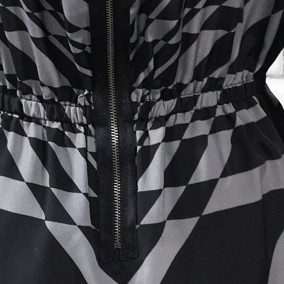 BeBop Ladies Size Medium Gray & Black Lightweight Elastic Waist Dress - Picture 9 of 9